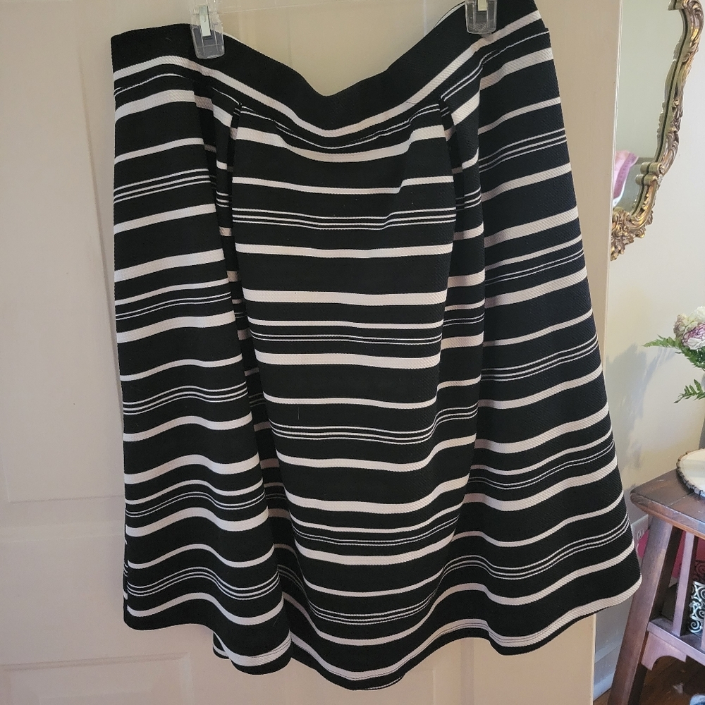 CLOSET CLEAR OUT! Cato black and white work skirt